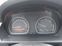 Pohľad na združený prístroj na palubnej doske