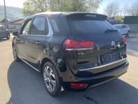 Vaizdas iš galo kairės
