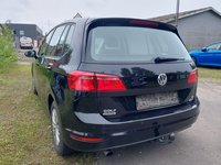Skats no kreisās puses aizmugurē