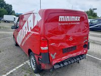 Skats no kreisās puses aizmugurē