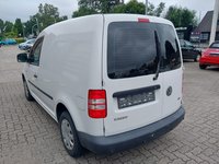Skats no kreisās puses aizmugurē