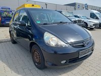 Skats no labās puses priekšā