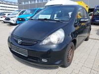Skats no kreisās puses priekšā
