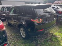 Skats no kreisās puses aizmugurē