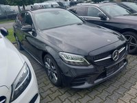 Skats no labās puses priekšā