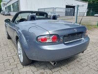 Skats no kreisās puses aizmugurē