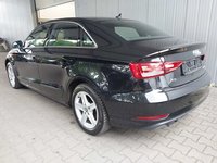 Skats no kreisās puses aizmugurē