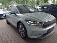 Skats no labās puses priekšā