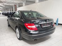 Skats no kreisās puses aizmugurē