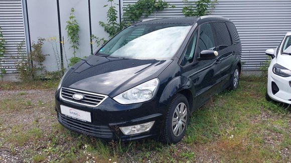 Skats no kreisās puses priekšā
