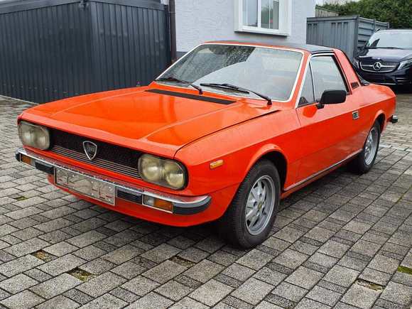 View front left