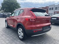 Skats no kreisās puses aizmugurē