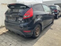 Skats no labās puses aizmugurē