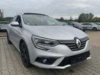 Skats no labās puses priekšā