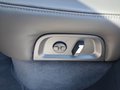 Vista de los botones de control del asiento trasero