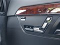 Vista de los botones de control del asiento trasero