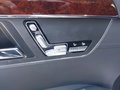 Vista de los botones de control del asiento trasero