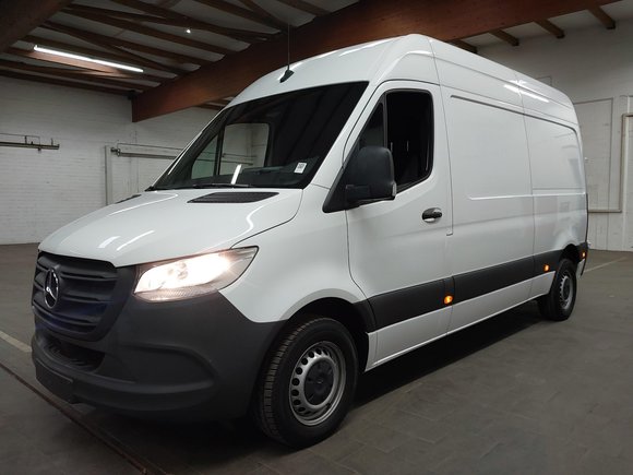 Pogled od napred levo