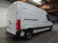 Pogled od pozadi desno