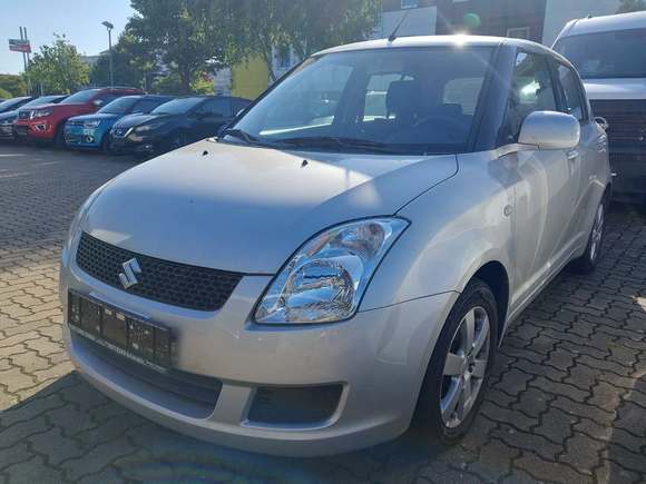 Pogled levo spredaj