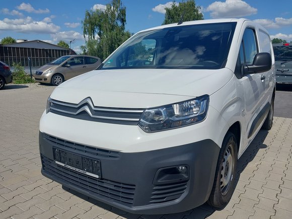 Pogled od napred levo