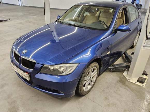 Вид спереди слева