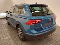 Vaade tagant vasakult