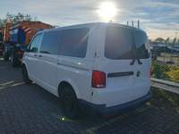 Vaade tagant vasakult