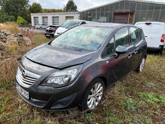 Skats no kreisās puses priekšā