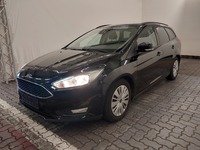 Skats no kreisās puses priekšā