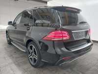 Vaade tagant vasakult