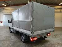 Pogled od pozadi levo