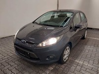 Skats no kreisās puses priekšā