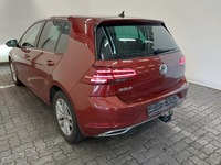 Skats no kreisās puses aizmugurē