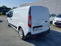 Skats no kreisās puses aizmugurē