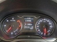 Pohľad na združený prístroj na palubnej doske