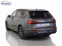 Skats no kreisās puses aizmugurē