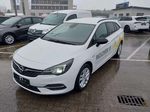 Skats no kreisās puses priekšā