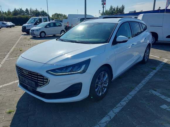 Skats no kreisās puses priekšā