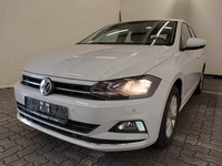 Skats no kreisās puses priekšā