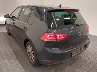 Skats no kreisās puses aizmugurē
