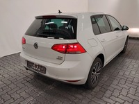 Skats no labās puses aizmugurē