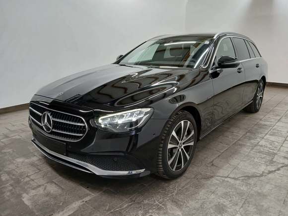 Skats no kreisās puses priekšā