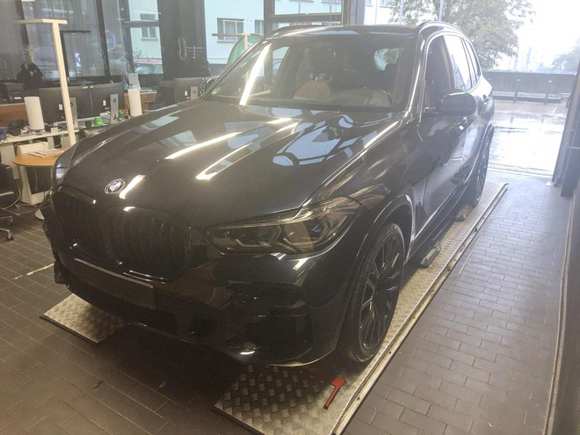 Pogled od napred levo