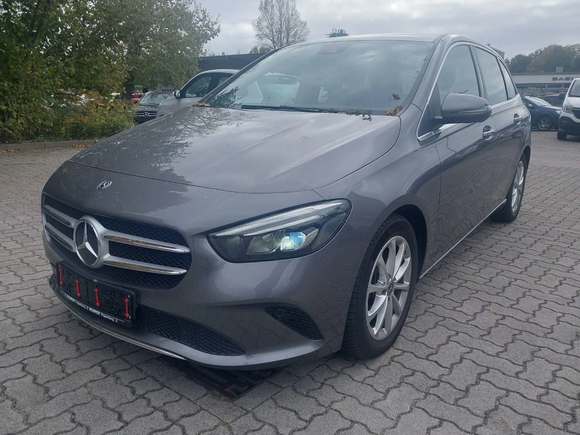 Pogled levo spredaj
