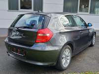 Изглед отзад отдясно