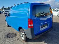 Vaade tagant vasakult