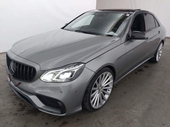 Vue de l’avant gauche