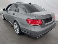 Vue de l’arrière gauche