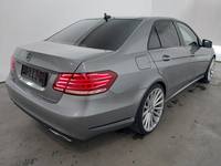 Vue de l’arrière droit